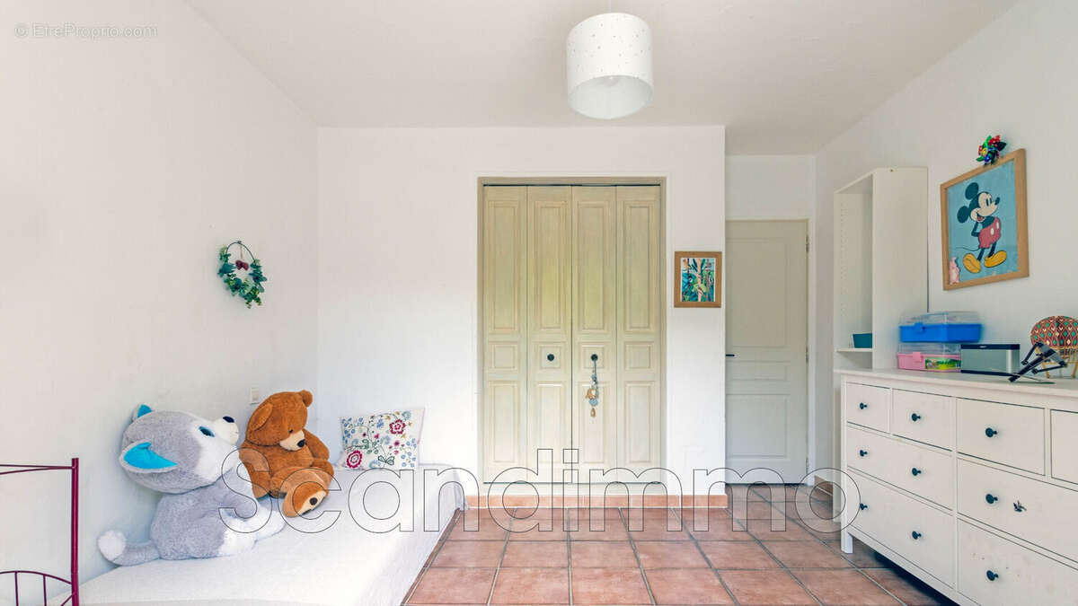 Maison à ROQUEBRUNE-SUR-ARGENS