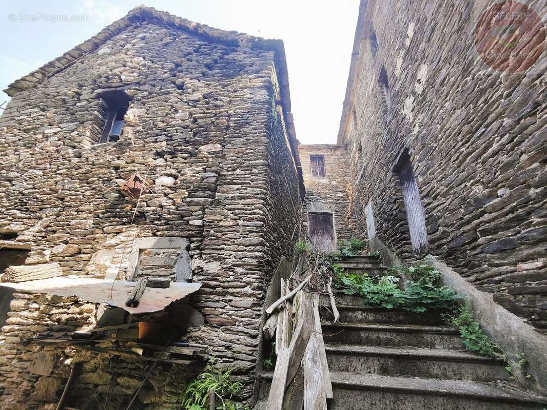 Maison à SAINT-MARTIN-DE-LANSUSCLE