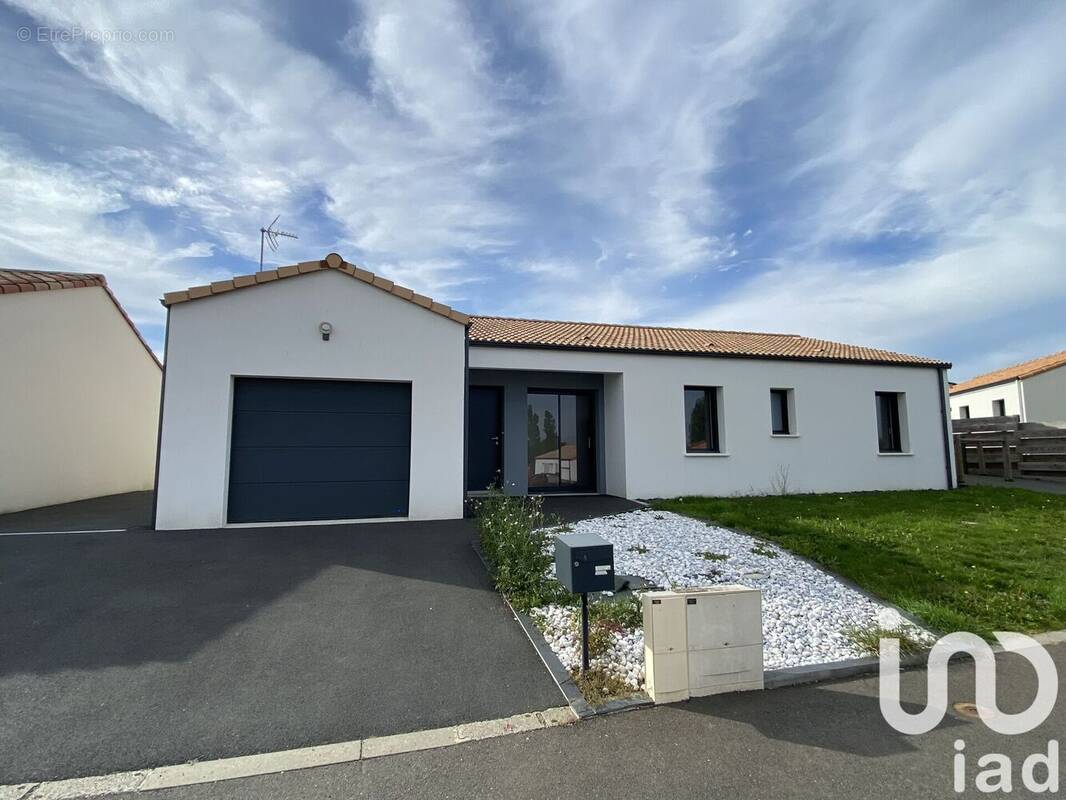 Photo 1 - Maison à MESNARD-LA-BAROTIERE