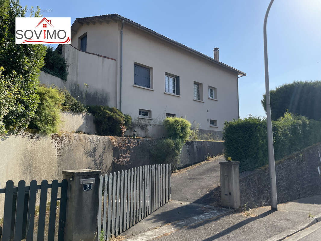 Rare en centre ville, maison familliale avec vue, dépendances et terrain clos de 817 m2. - photo 21