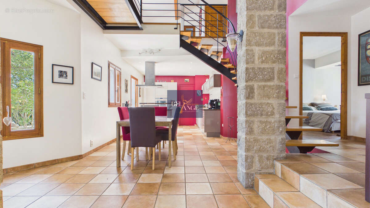 LABEAUME   Maison de caractère avec piscine et annexe indépendante - photo 9