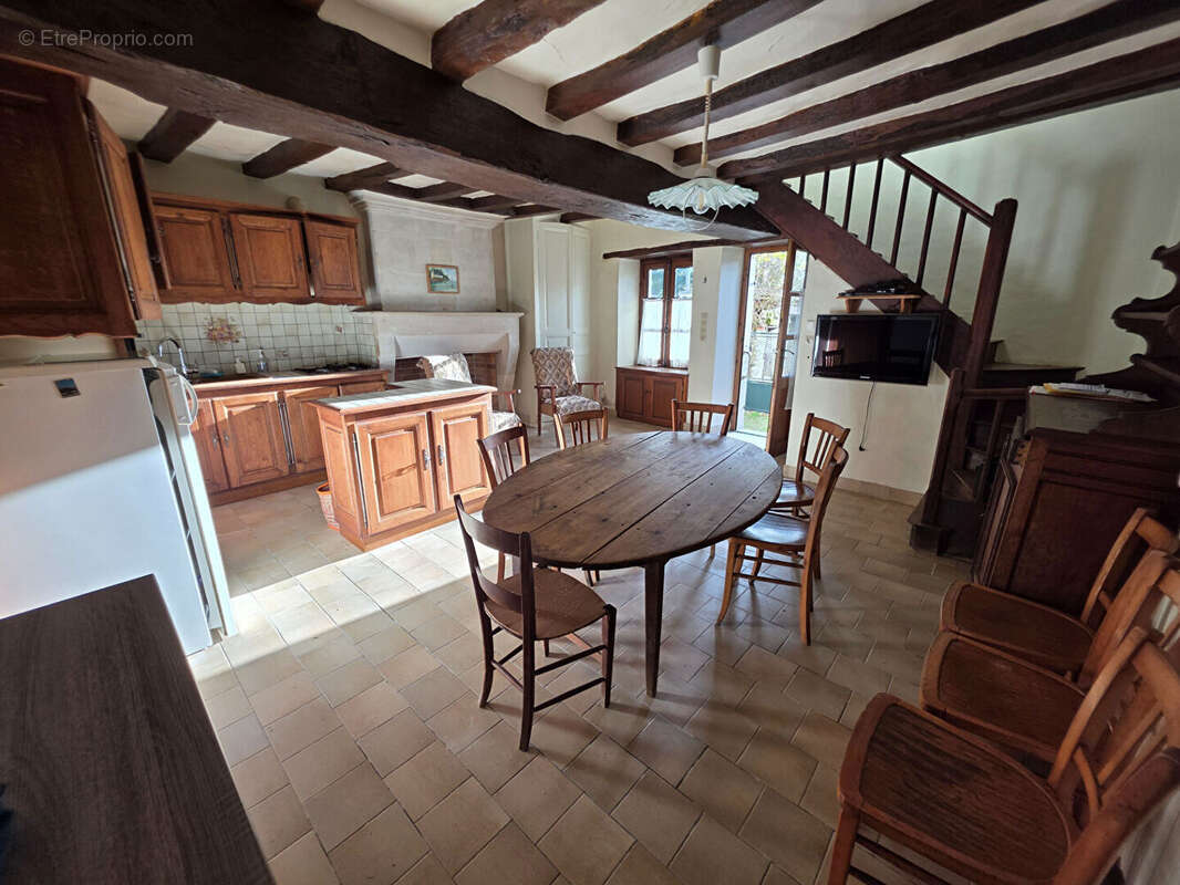 Maison à YZEURES-SUR-CREUSE