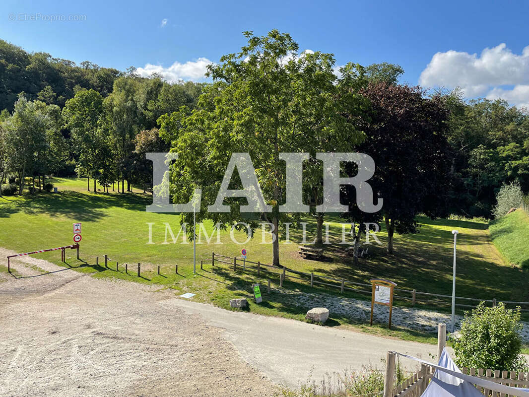 Commerce à SAINT-LEONARD-DES-BOIS
