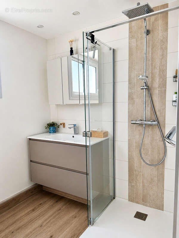 Maison familiale de 110 m2 rénovée avec espace bureau et dépendances à trignac - photo 7