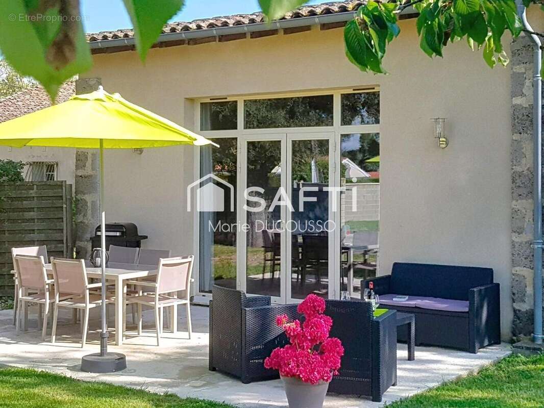Maison 364 m² à Sainte-Colombe  - photo 9