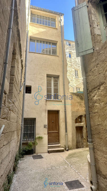 Appartement à UZES