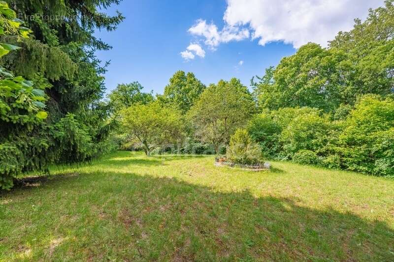 Dpt Ain (01), à vendre proche de GEX  maison P6 de 197 m² - Terrain de 1300 m² - photo 27