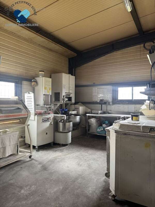 Commerce à LA MAGDELAINE-SUR-TARN