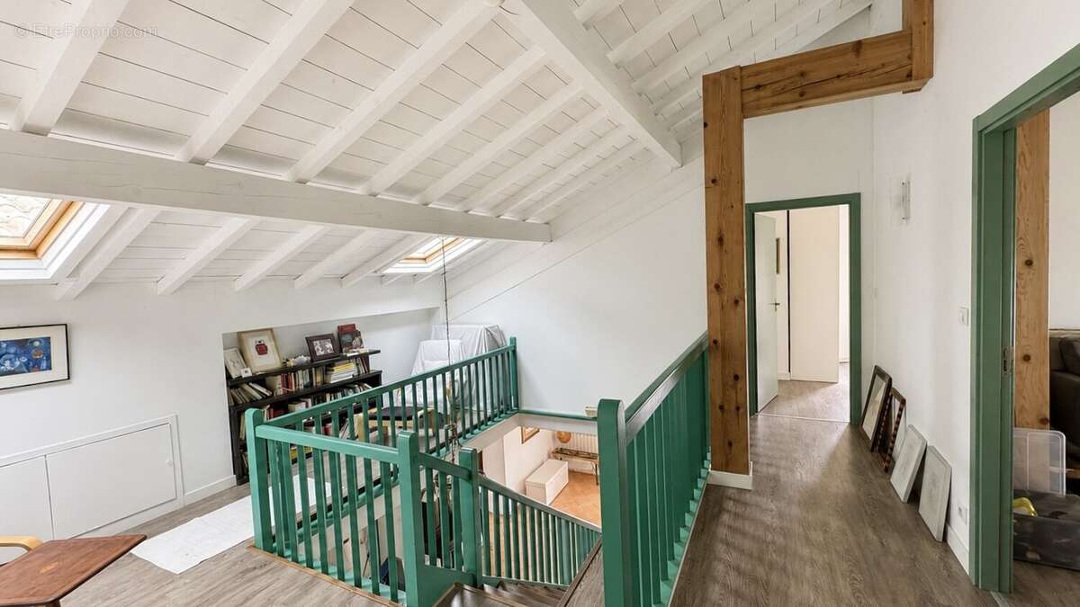 Maison de caractère du XVIIIe siècle rénovée  402 m² habitables  9 chambres  Terrain de 2 215 m²  Urt - photo 11