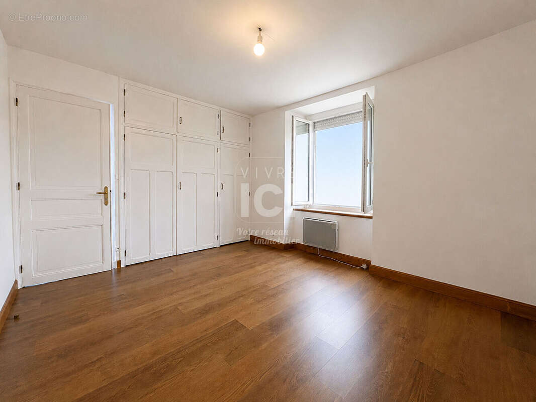 Maison - 4 pièces - 115 m² & Dépendances 200 m² - photo 10