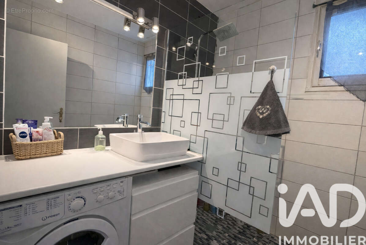 Photo 5 - Appartement à DECINES-CHARPIEU