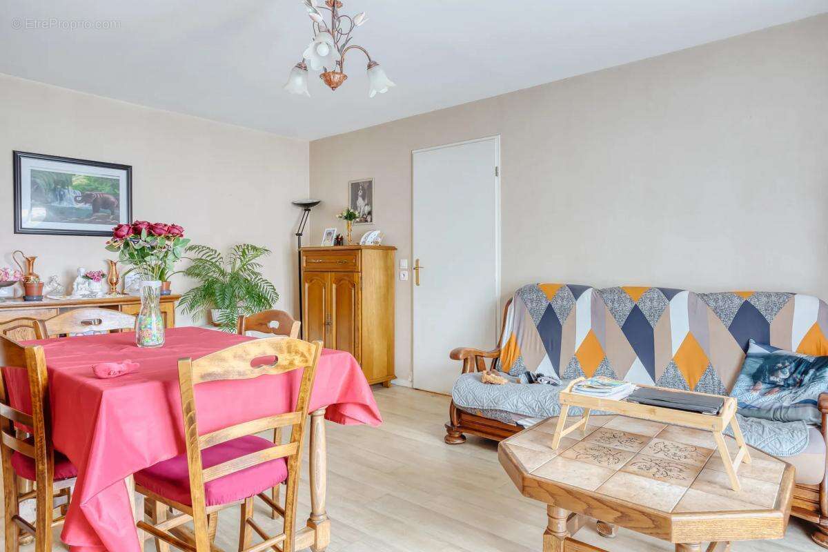 Appartement à VAL-DE-REUIL