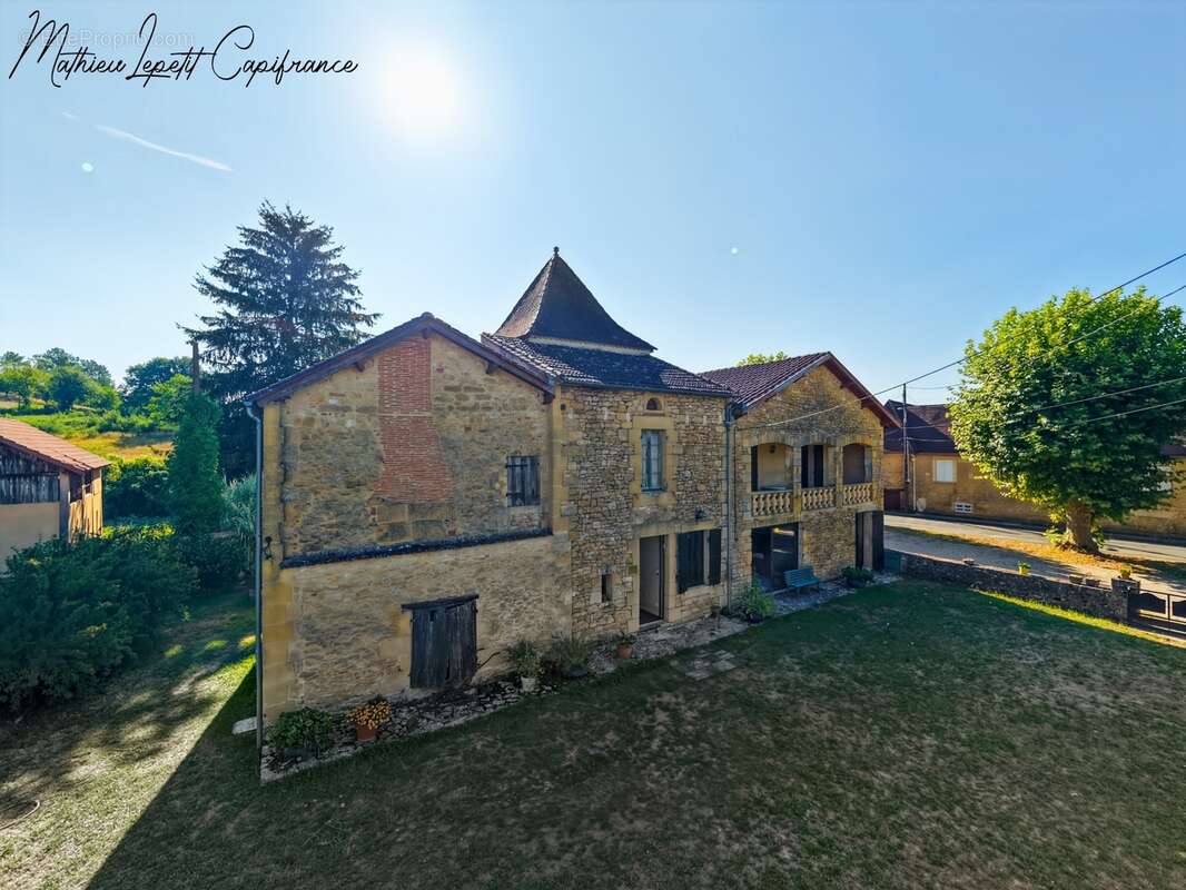 A vendre Maison en pierre de caractère de 240 m², pigeonnier, ancien séchoir à tabac et terrain clos de 2 065 m² – Lalinde 24150 - photo 26