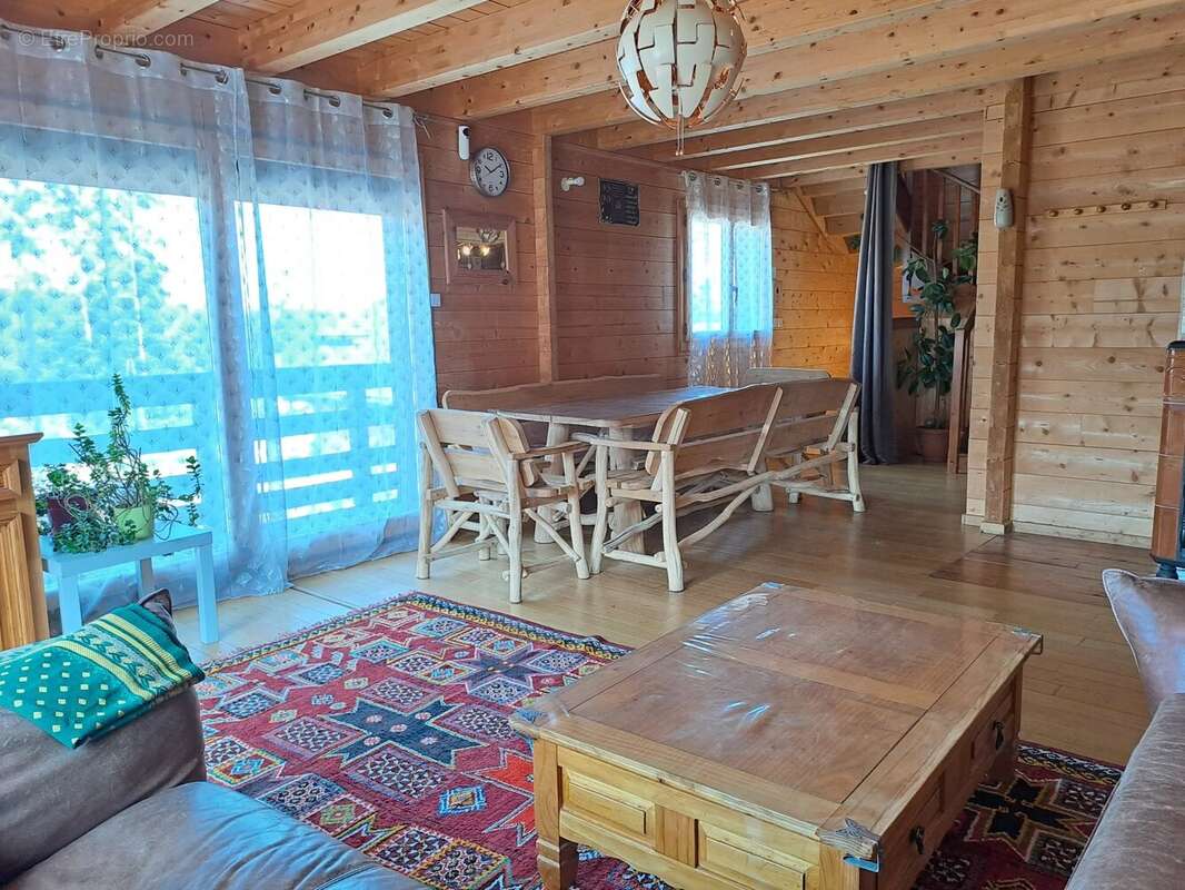 PREMANON : Chalet avec 2 logements et grand garge - photo 5