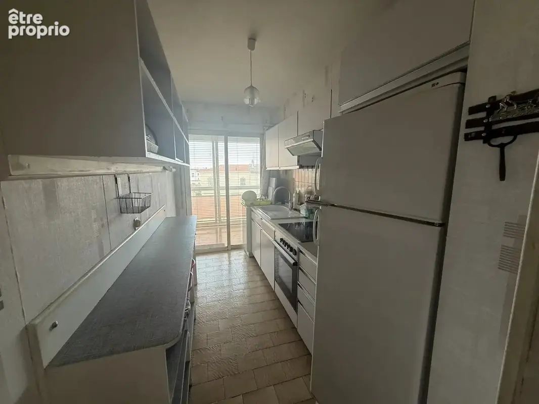 Cannes Centre : Appartement 2 pièces de 49 m² avec terrasse de 16 m² et aperçu mer, à rénover - photo 8