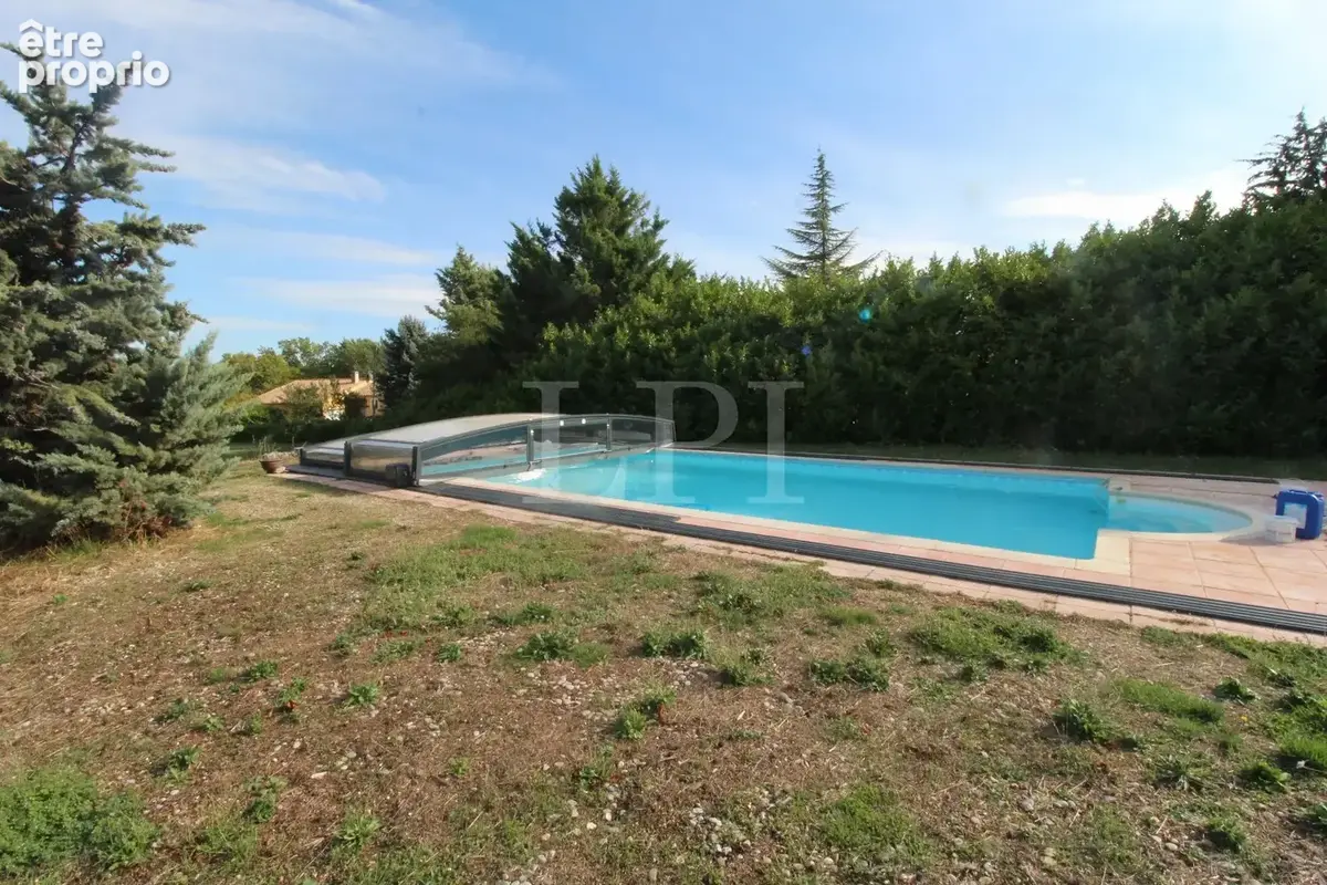 Maison avec grand terrain et piscine - photo 2