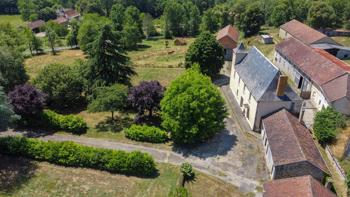 Maison à SAINT-MARTIAL-DE-NABIRAT