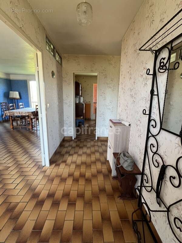 Maison 4 pièces - sous sol total - terrain de 2146m2 - dépendances - SAINT FARGEAU (89) - photo 13