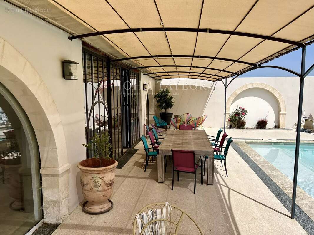 Maison à L'ISLE-SUR-LA-SORGUE