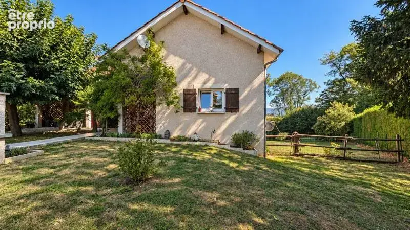 Maison de 9 pièces principales - photo 2