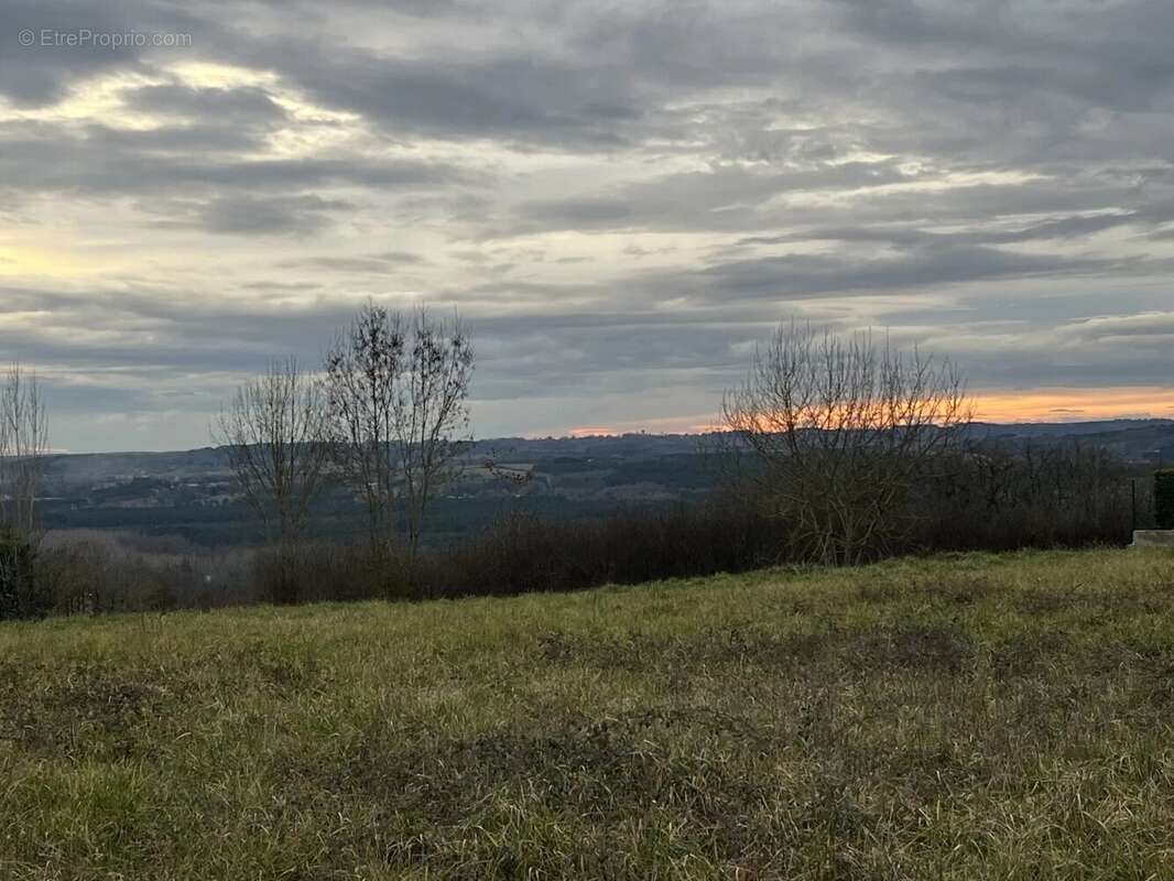 Terrain à LABASTIDE-CASTEL-AMOUROUX