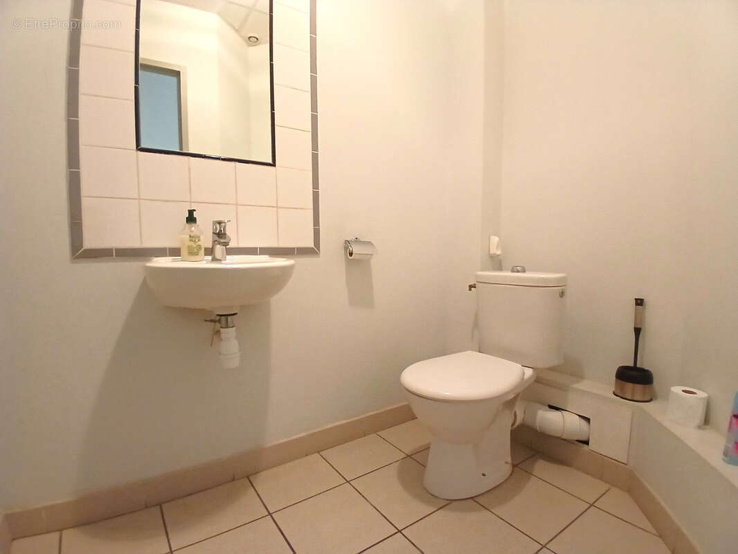 Commerce à AIGUES-MORTES