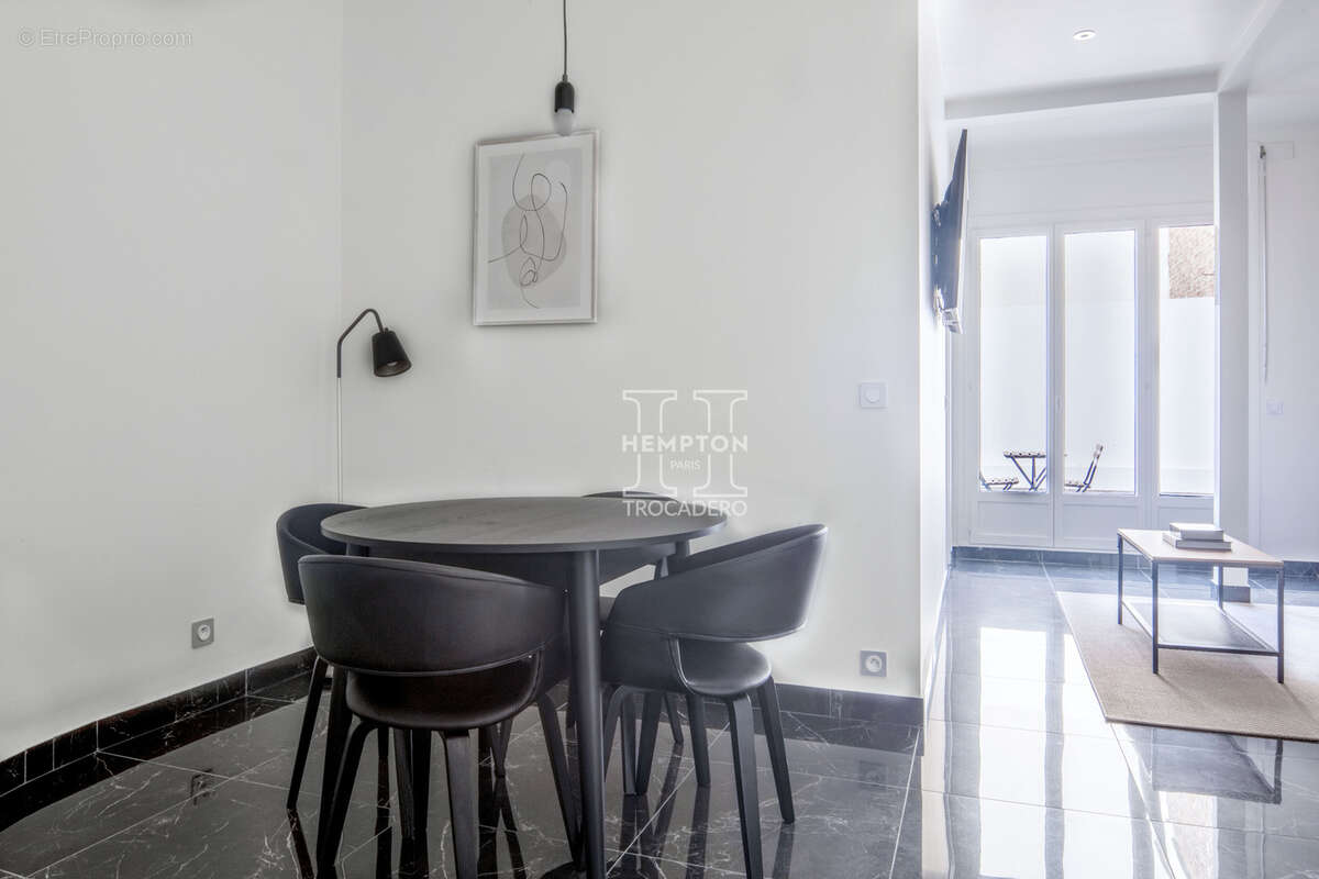 Appartement à PARIS-17E