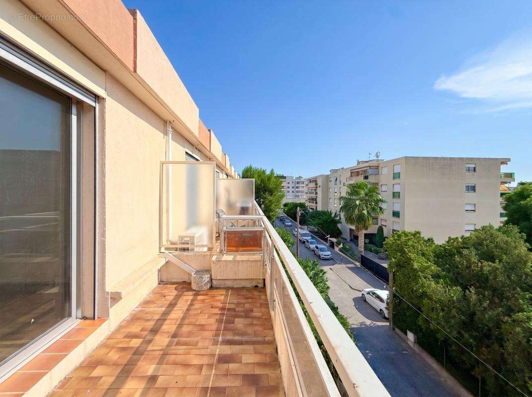 Saint laurent du var - les vespins - 2p duplex 45 m² + cave - photo 4