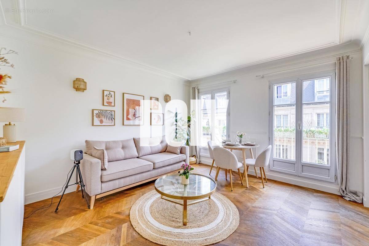 Appartement à PARIS-18E