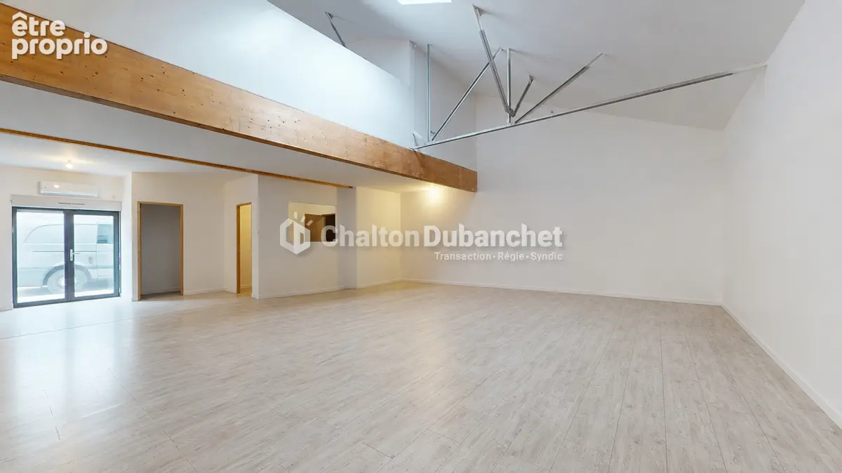 ROANNE - LOFT de 165 m² habitable - 130 m² de dépendance - photo 13