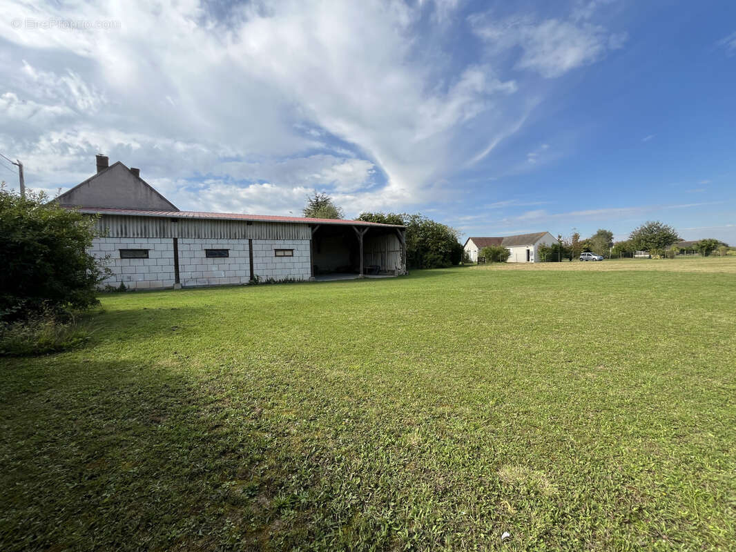 Terrain à LA CHAPELLE-LA-REINE