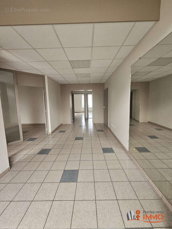Appartement 80 m² à Saint-Genest-Lerpt  - photo 2