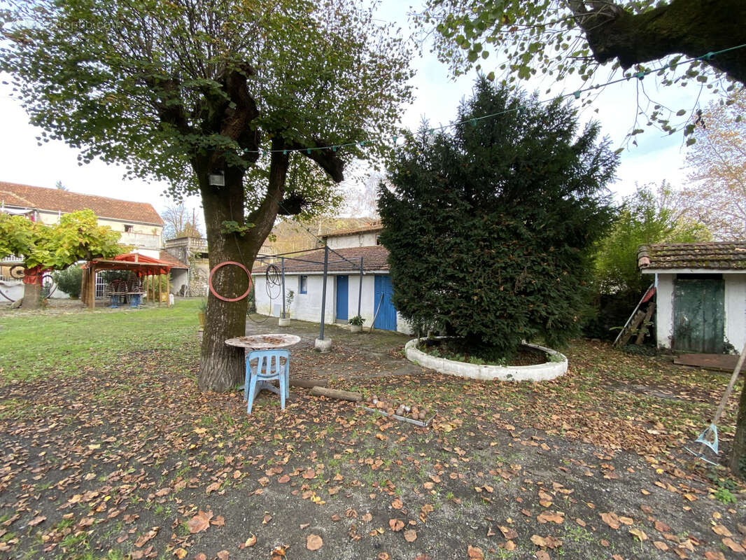 Commerce à LOURES-BAROUSSE