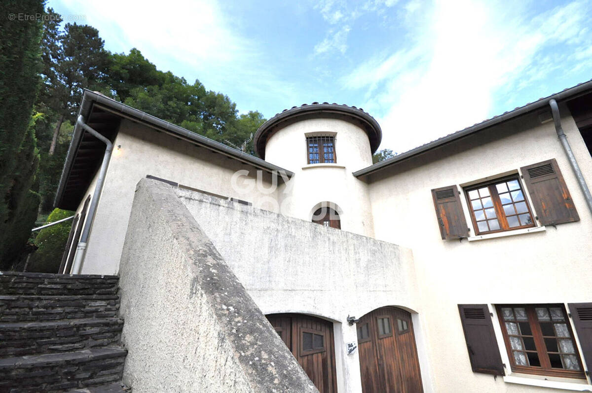 Maison à SAINT-SYMPHORIEN-SUR-COISE