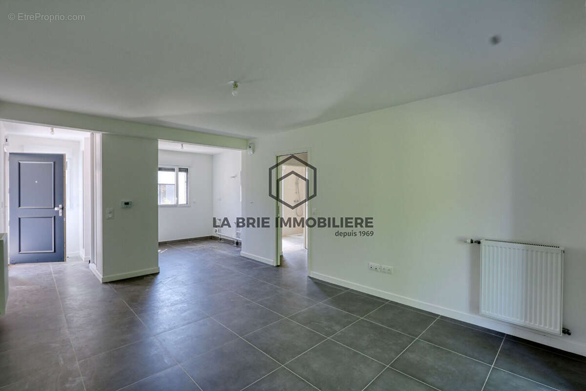 Appartement à RUBELLES