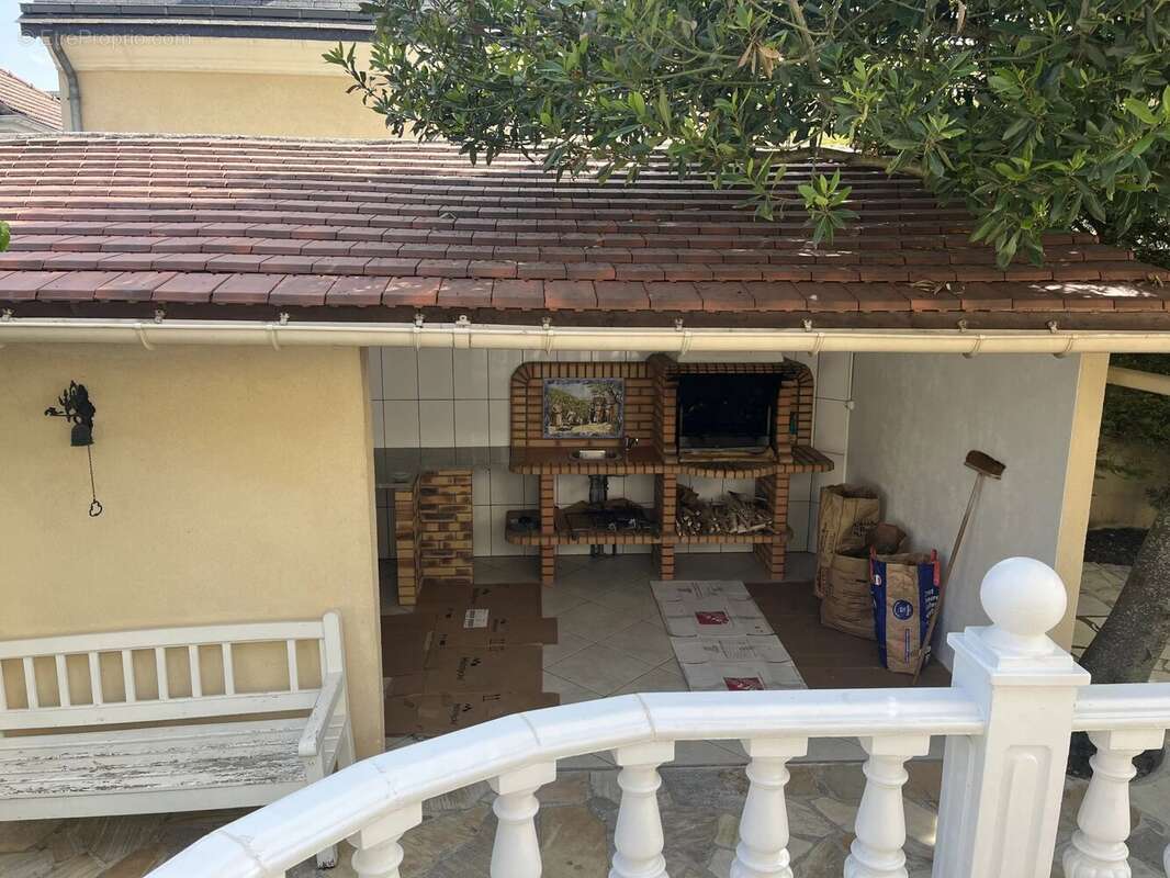 Maison à LES CLAYES-SOUS-BOIS