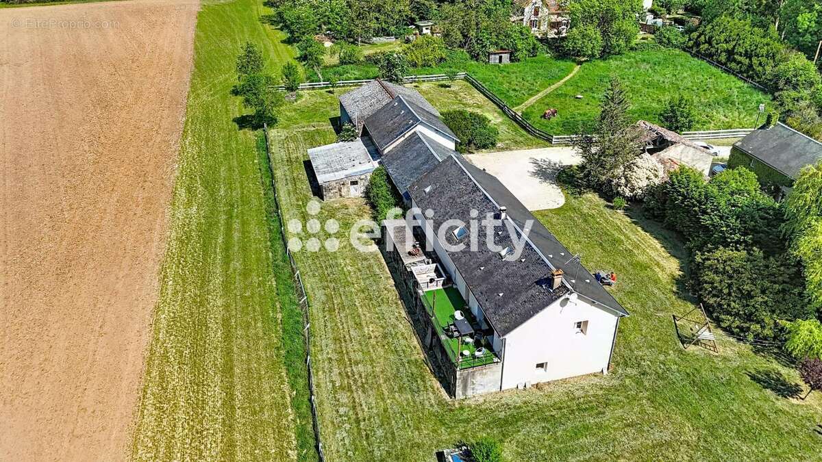 Maison 237 m² à Iteuil  - photo 4