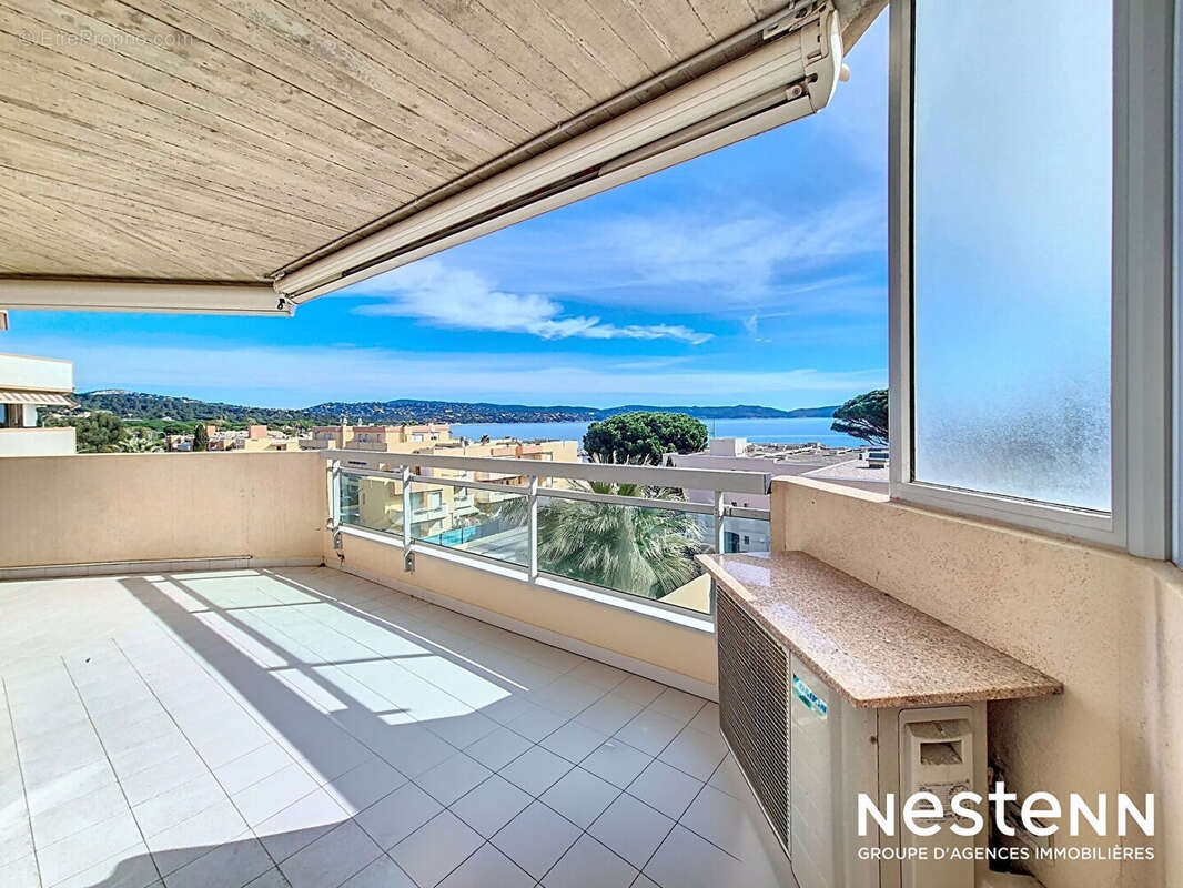 Appartement vue mer Cavalaire-sur-Mer 3 pièce(s) 67 m2 (50,54 + 16,9 m² loi carrez ) avec terrasse, garage et place de stationne - photo 2