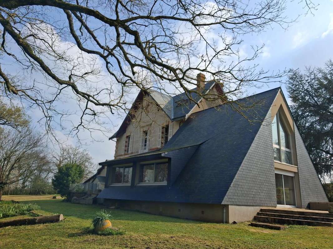 Maison à LE PUISET-DORE