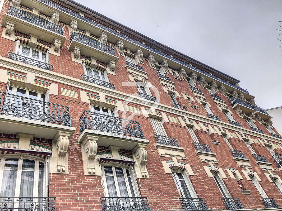 Appartement à COURBEVOIE