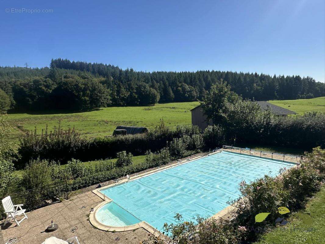 Maison à SAUVIAT-SUR-VIGE