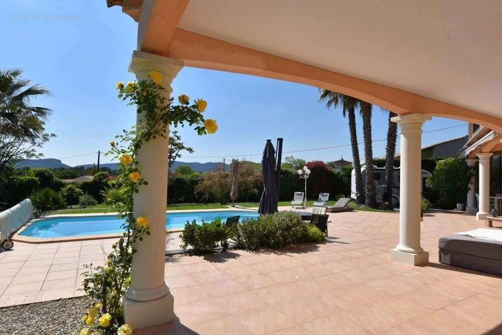 Maison à BAGNOLS-EN-FORET