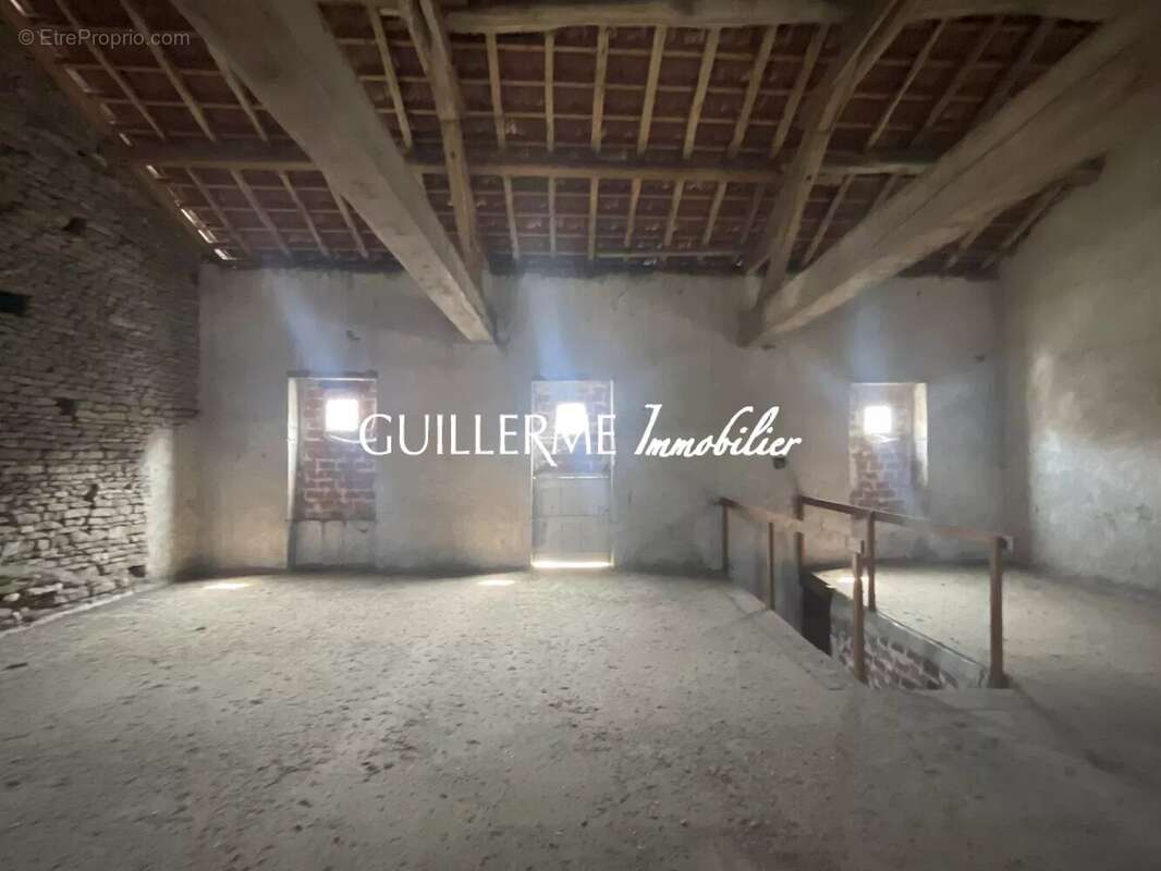 Immeuble en pierre, coeur de village, idéal investisseur - photo 19