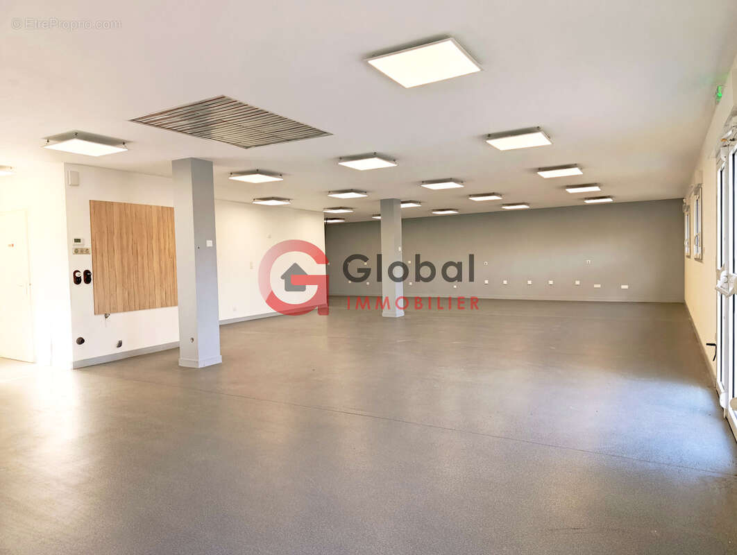 Commerce à FONTENAY