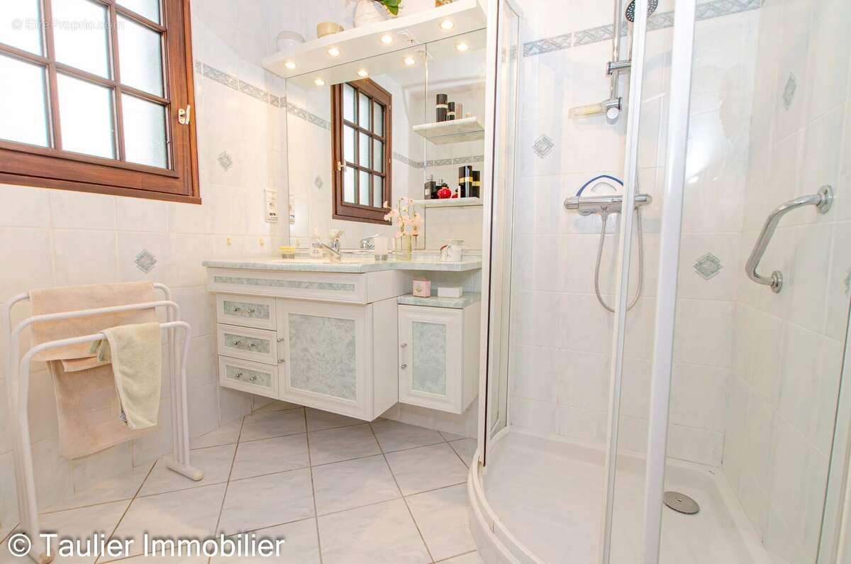 ST VÉRAND -- Élégante maison familiale 5 chambres - photo 21