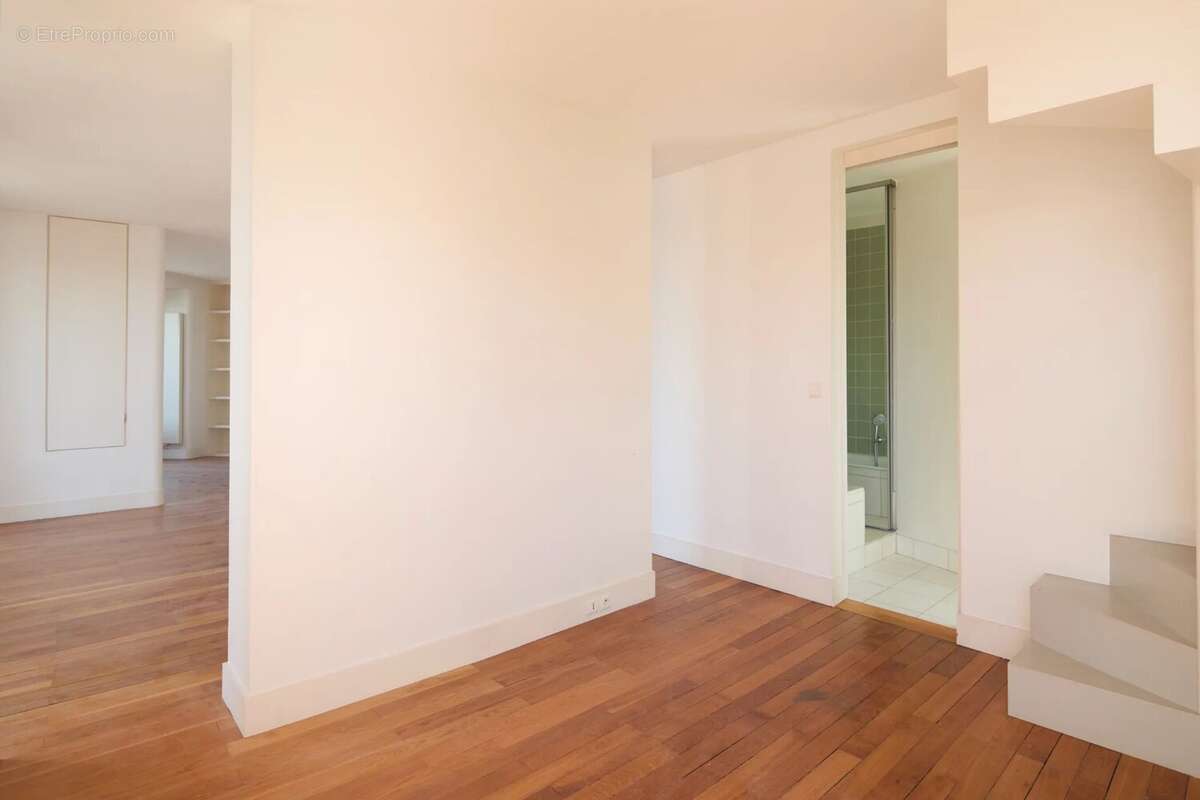 Appartement à PARIS-1E