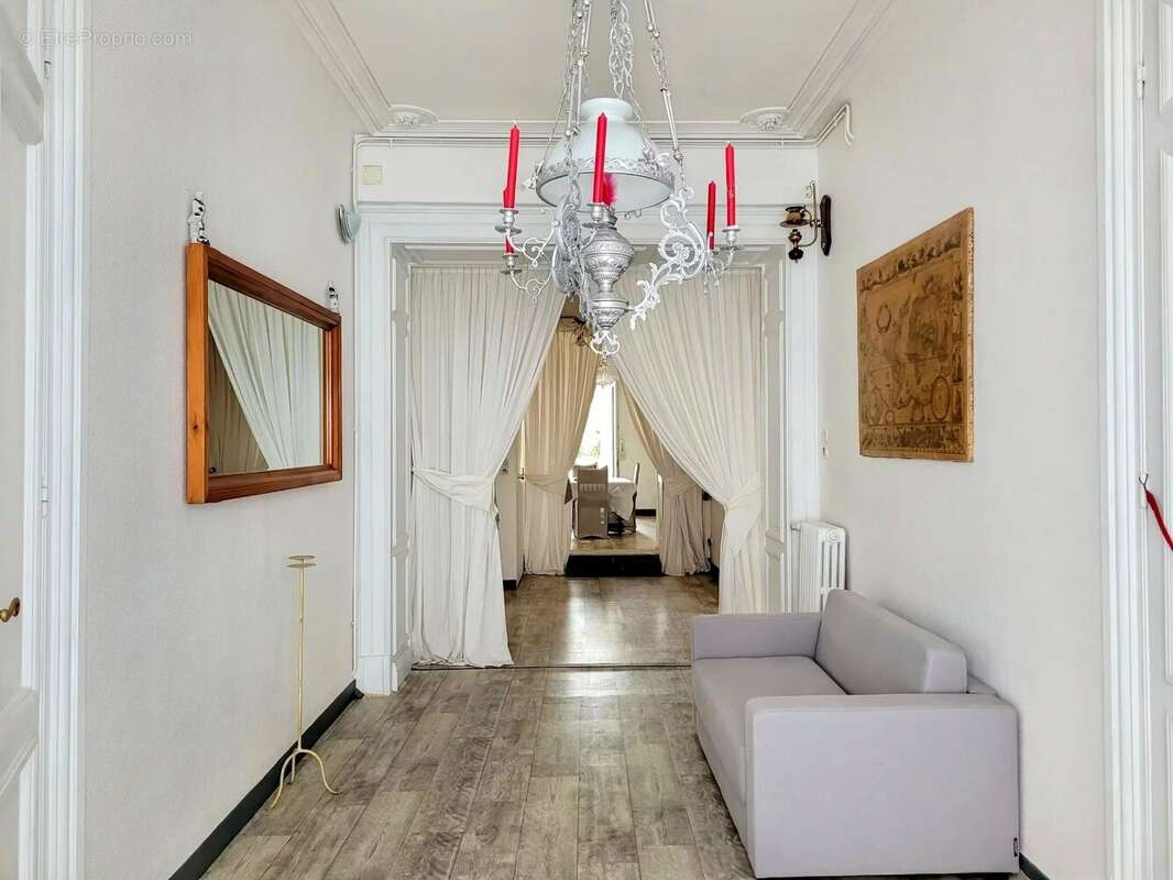 Maison à SAINT-CHRISTOLY-DE-BLAYE