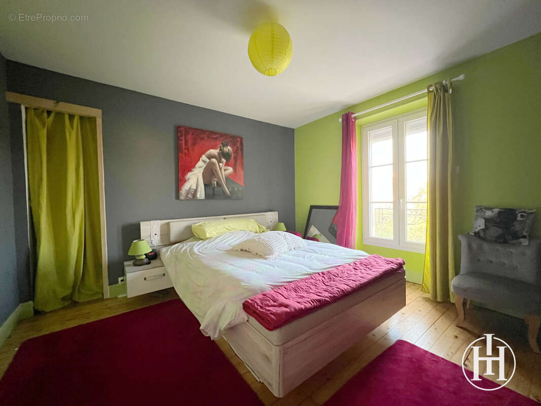 Maison à VALLON-EN-SULLY