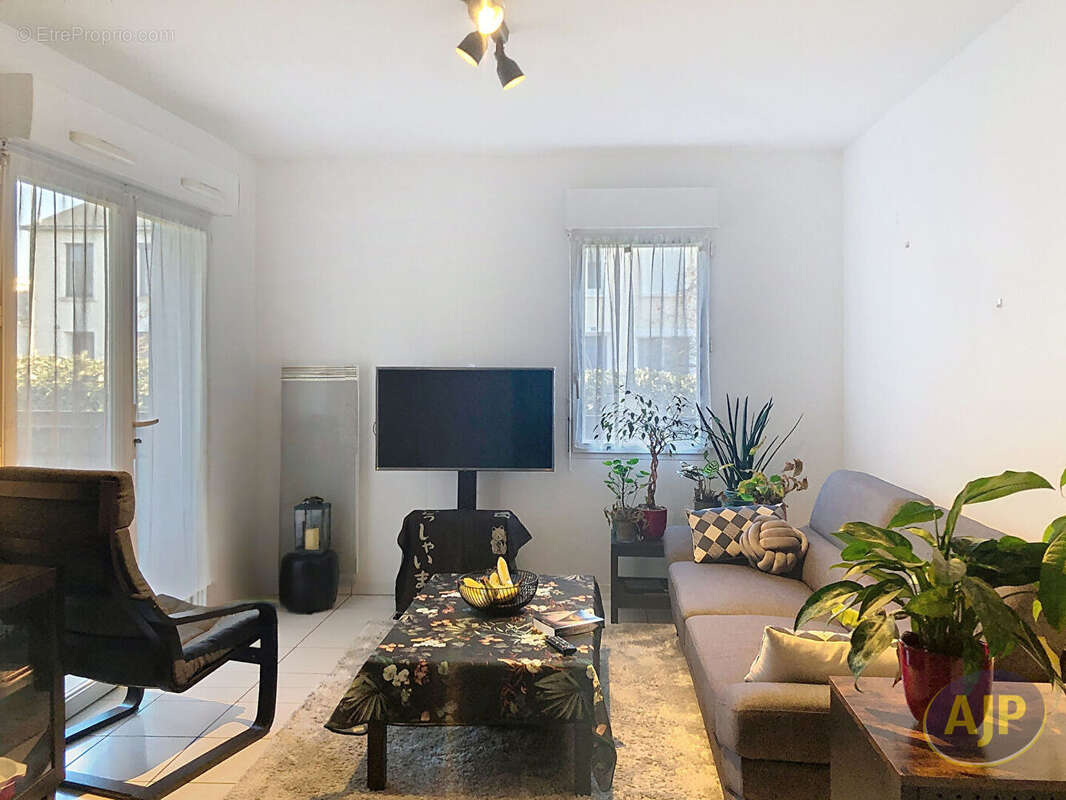 À vendre - Appartement T2 avec balcon et parking. - photo 3