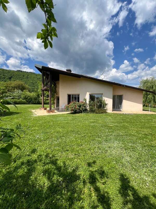 Maison à DIVONNE-LES-BAINS